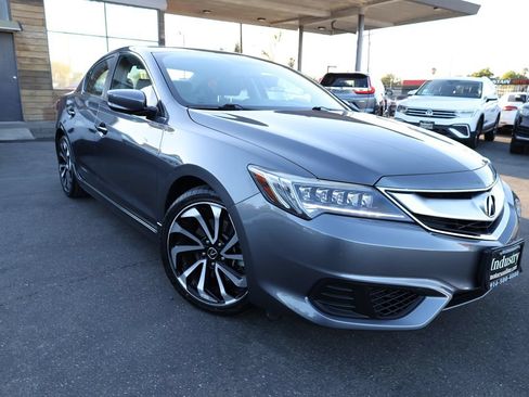 Used 2018 Acura ILX w/ Special Edition Package FWD image 2