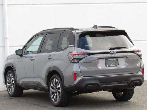 Used 2025 Subaru Forester Touring AWD/4WD image 5