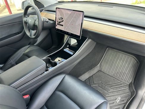 Used 2020 Tesla Model Y Long Range image 8