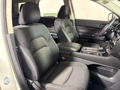 Used 2024 Nissan Pathfinder SV AWD/4WD image 14