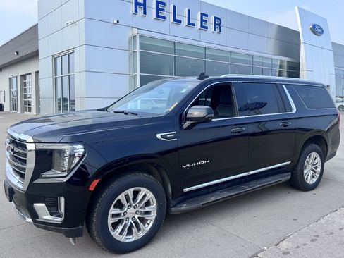 Used 2024 GMC Yukon XL SLT w/ SLT Luxury Package AWD/4WD image 3