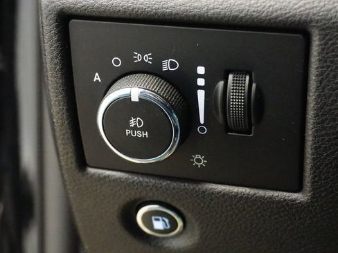 Certified 2017 Jeep Grand Cherokee Overland image 32