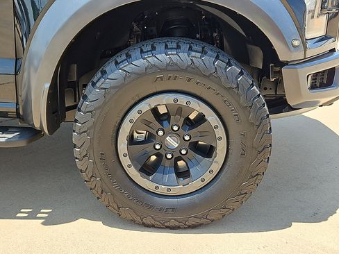 Used 2017 Ford F150 Raptor w/ Equipment Group 801A Mid AWD/4WD image 5