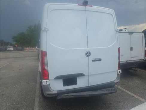 Used 2022 Mercedes-Benz Sprinter 2500 image 9