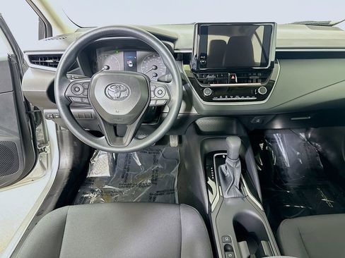 Used 2025 Toyota Corolla LE image 17