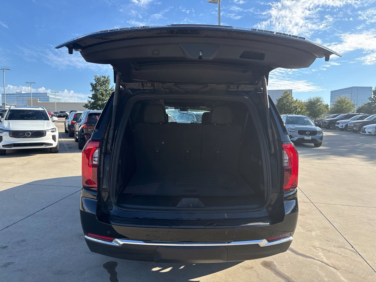 Used 2025 GMC Yukon XL Elevation w/ Elevation Premium Package AWD/4WD image 14