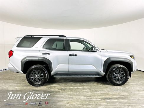 Used 2025 Toyota 4Runner SR5 image 10