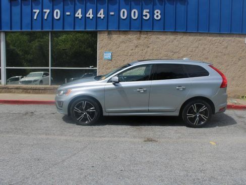 Used 2017 Volvo XC60 T6 R-Design w/ Protection Package AWD/4WD image 12