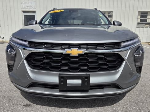 Used 2025 Chevrolet Trax LT w/ Driver Confidence Package FWD image 8