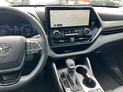 Used 2026 Toyota Highlander Limited image 20