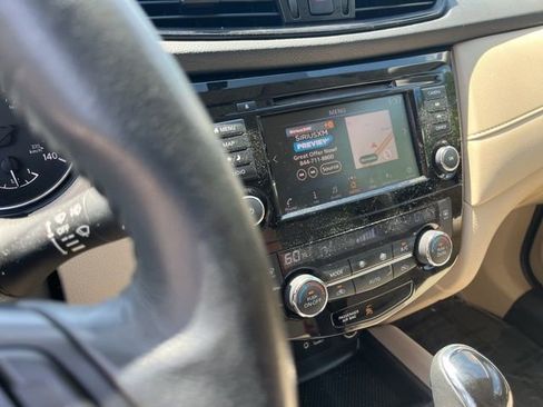 Used 2018 Nissan Rogue SV w/ Sun & Sound Touring Package FWD image 24