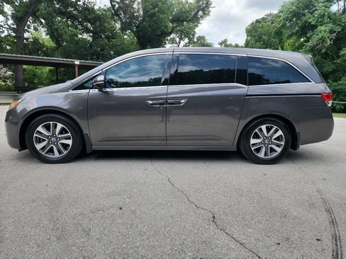 Used 2015 Honda Odyssey Touring Elite image 4