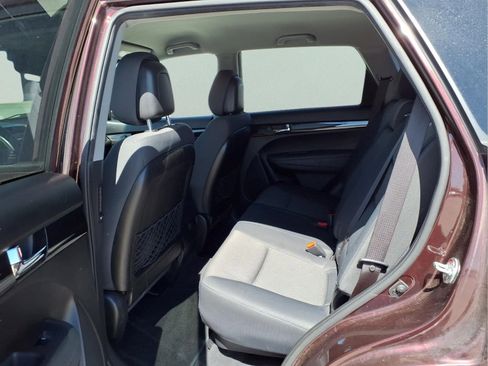 Used 2012 Kia Sorento LX w/ Convenience Pkg FWD image 16