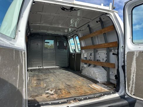 Used 2014 Ford E-250 and Econoline 250 w/ Power Group image 12