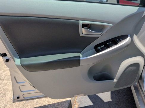 Used 2015 Toyota Prius Three w/ Solar Roof Package FWD image 9