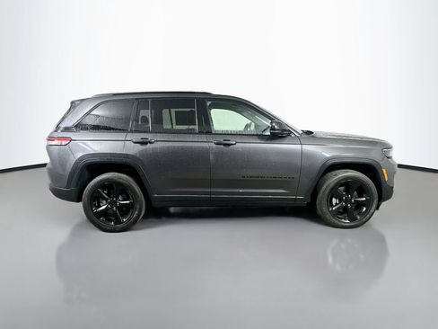 Used 2023 Jeep Grand Cherokee Altitude AWD/4WD image 7