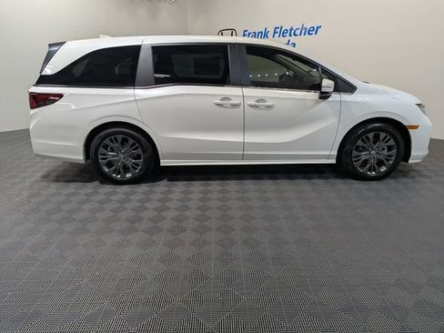 New 2026 Honda Odyssey Touring image 7