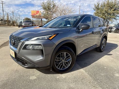 Used 2021 Nissan Rogue S image 1