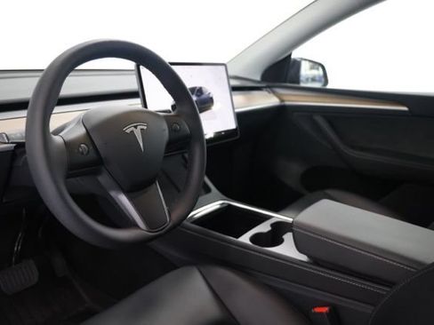 Used 2025 Tesla Model Y Long Range AWD/4WD image 23