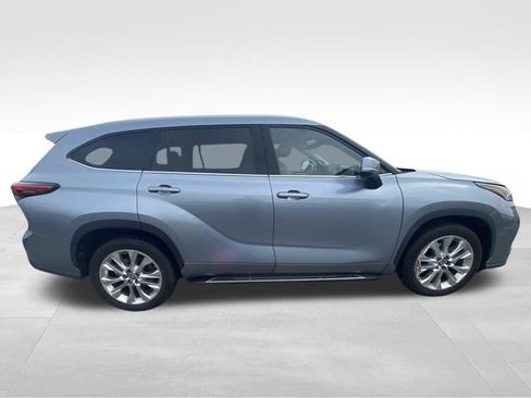 Used 2020 Toyota Highlander Limited FWD image 12