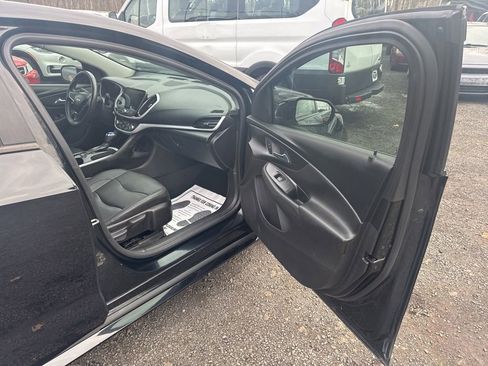 Used 2017 Chevrolet Volt LT w/ Comfort Package image 31