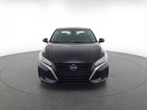 Used 2024 Nissan Altima 2.5 SV image 2