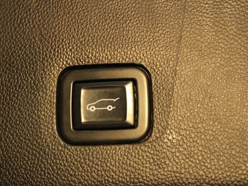 Used 2020 Chevrolet Traverse LT w/ Driver Confidence II Package image 18