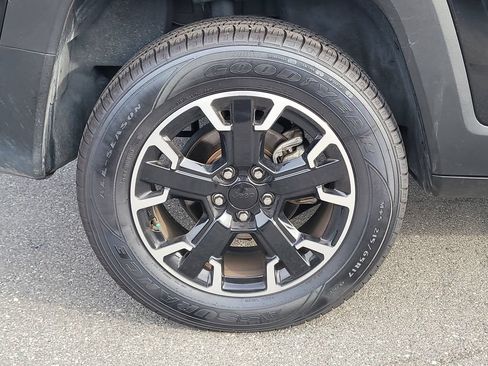 Certified 2023 Jeep Renegade Trailhawk AWD/4WD image 6