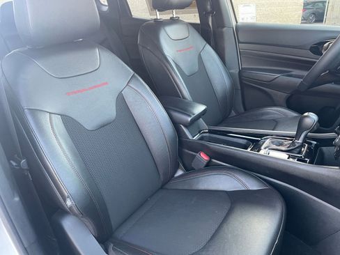 Used 2025 Jeep Compass Trailhawk image 35