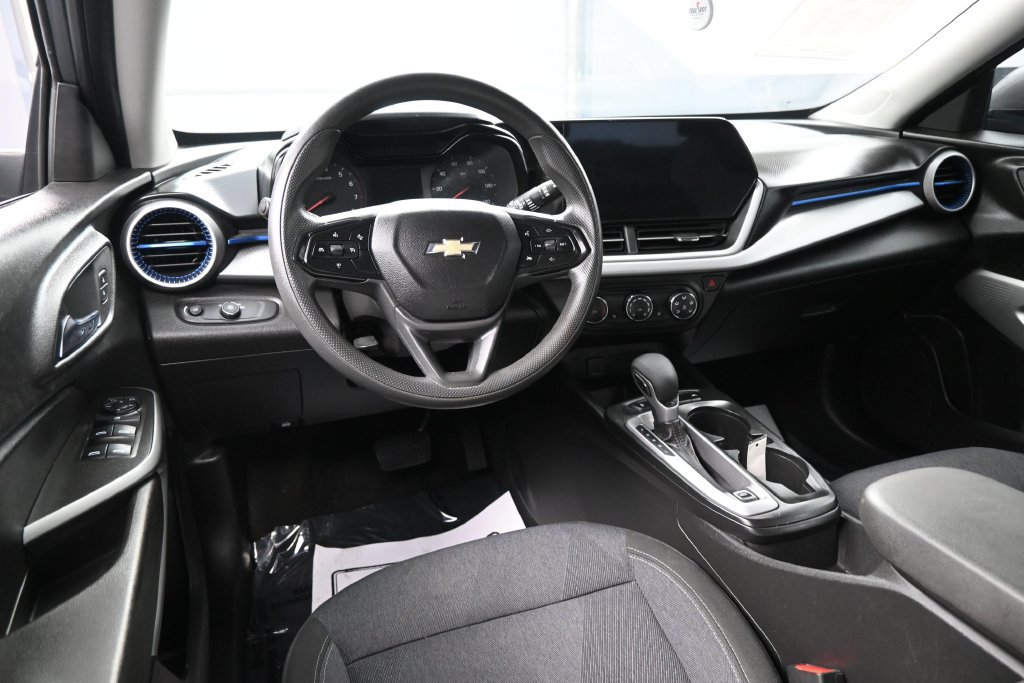 Used 2024 Chevrolet Trax LS w/ LS Convenience Package FWD image 24
