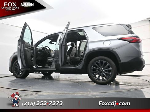 Used 2023 Chevrolet Traverse RS image 36