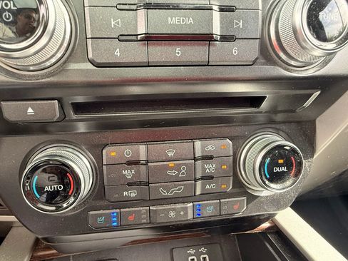 Used 2016 Ford F150 Lariat w/ Equipment Group 502A Luxury AWD/4WD image 24