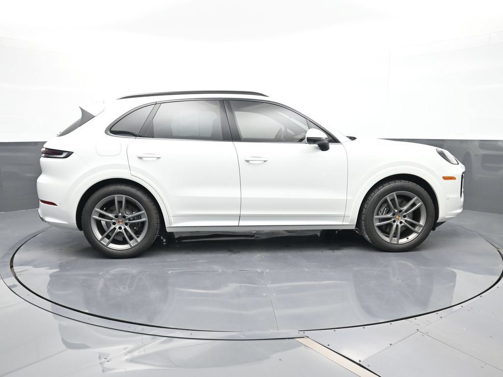 Certified 2025 Porsche Cayenne AWD/4WD image 23