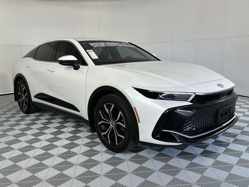 Used 2023 Toyota Crown image 2