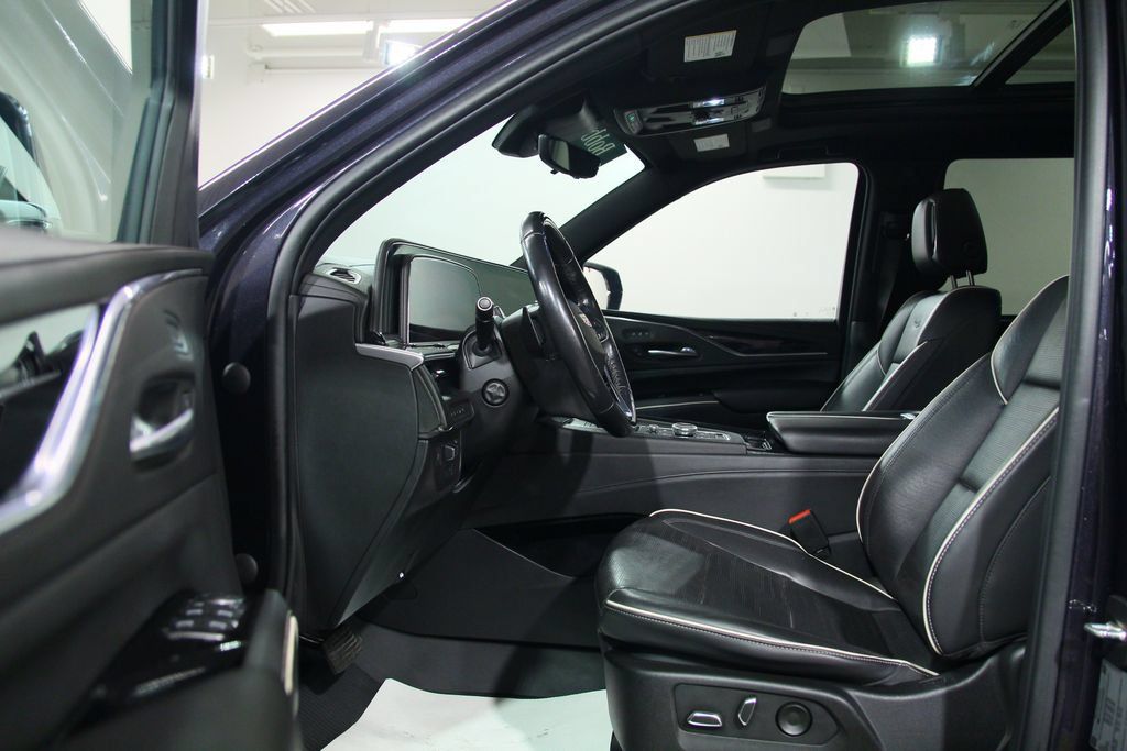 Used 2022 Cadillac Escalade Sport w/ LPO, Floor Liner Package AWD/4WD image 4