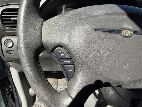 Used 2006 Chrysler Town & Country Touring image 50