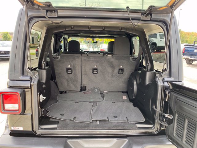 Used 2021 Jeep Wrangler Unlimited Sahara w/ Uconnect 4C Nav & Sound Group AWD/4WD image 5