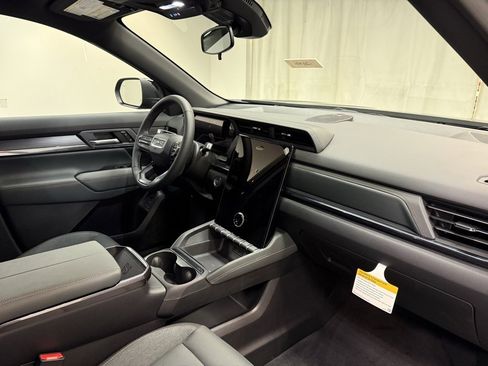 New 2026 GMC Terrain AT4 w/ LPO, Black Badging Package image 15