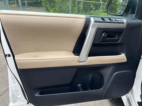 Used 2010 Toyota 4Runner SR5 AWD/4WD image 8
