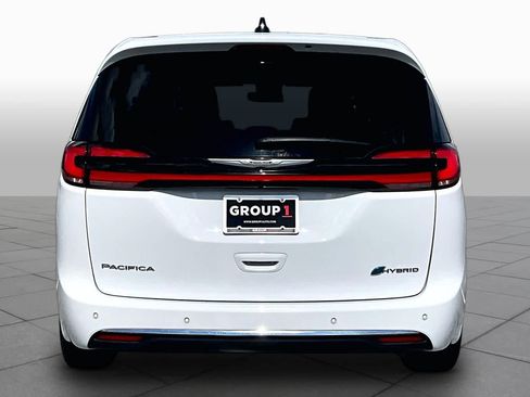 Used 2024 Chrysler Pacifica Limited FWD image 5