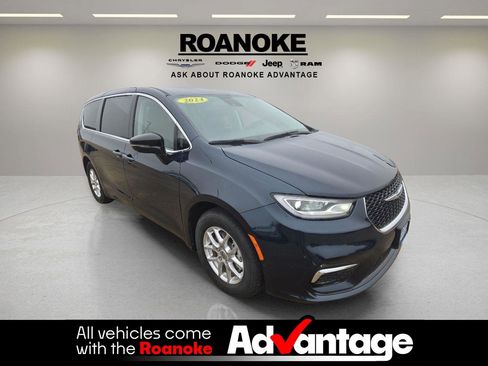 Used 2024 Chrysler Pacifica Touring-L image 7