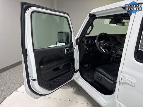 Used 2024 Jeep Wrangler Unlimited Sahara w/ Technology Group image 11