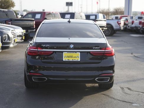 Used 2016 BMW 740i image 7