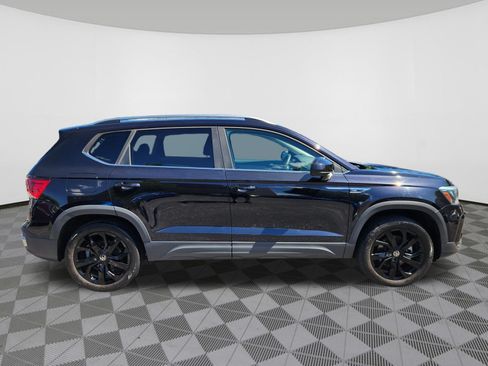 Used 2023 Volkswagen Taos SE w/ Panoramic Sunroof Package AWD/4WD image 6