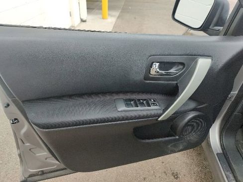 Used 2015 Nissan Rogue S w/ Convenience Package AWD/4WD image 14