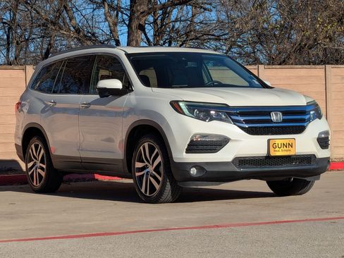 Used 2018 Honda Pilot Touring image 2