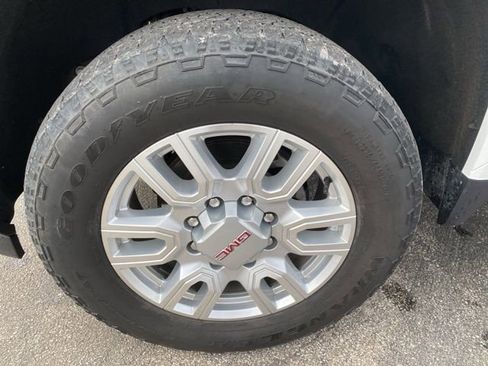 Used 2024 GMC Sierra 2500 SLT w/ SLT Premium Package image 15