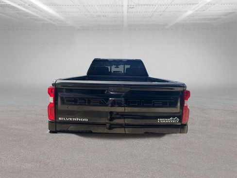 Used 2022 Chevrolet Silverado 1500 High Country w/ Technology Package AWD/4WD image 3