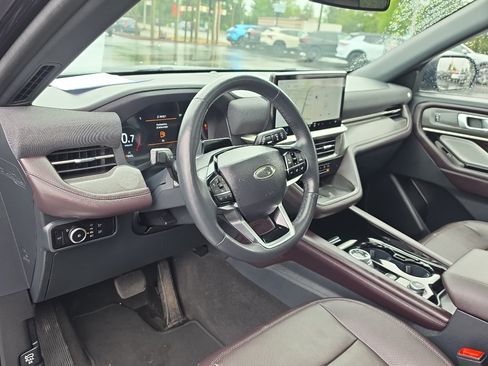 Used 2025 Ford Explorer Platinum w/ LUX Leather Package AWD/4WD image 16