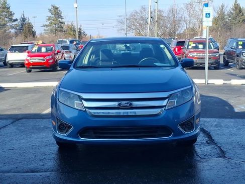 Used 2010 Ford Fusion SE image 2